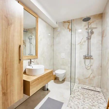 Th 201 F3 Spacieux 1 à 5 Personnes Au 2ème étage *